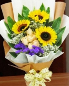 3-sunflower-and-white-roses-hand-bouquet