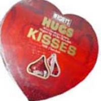 Hug_kiss_hersheys heart